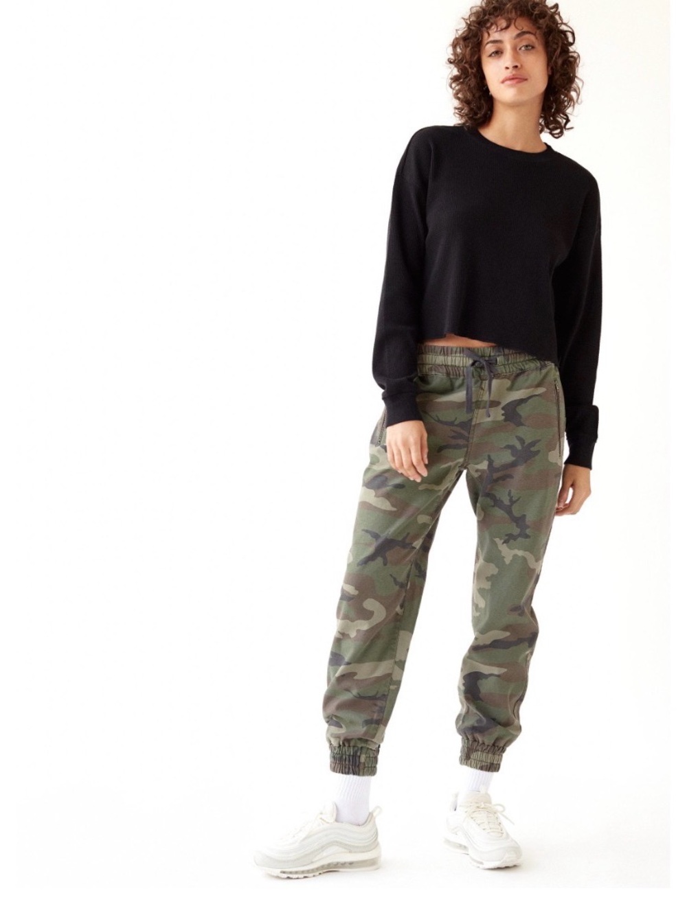 NWOT 💚 Aritzia TNA Alix Camo Pants – Size Small – Y2K Utility Style